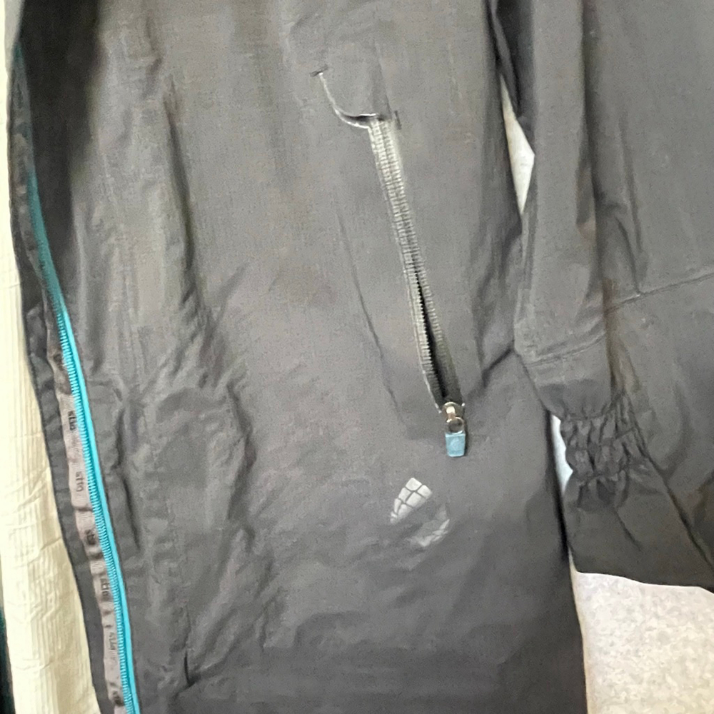 Women's Stio Ski Jacket Size L Black Waterproof Pertex Shield Hooded - Picture 3 of 9